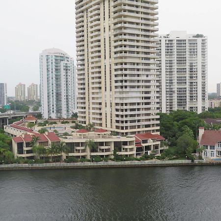 Ocean Reserve Luxury Condos Across From Sunny Isles Beach Miami Beach Extérieur photo