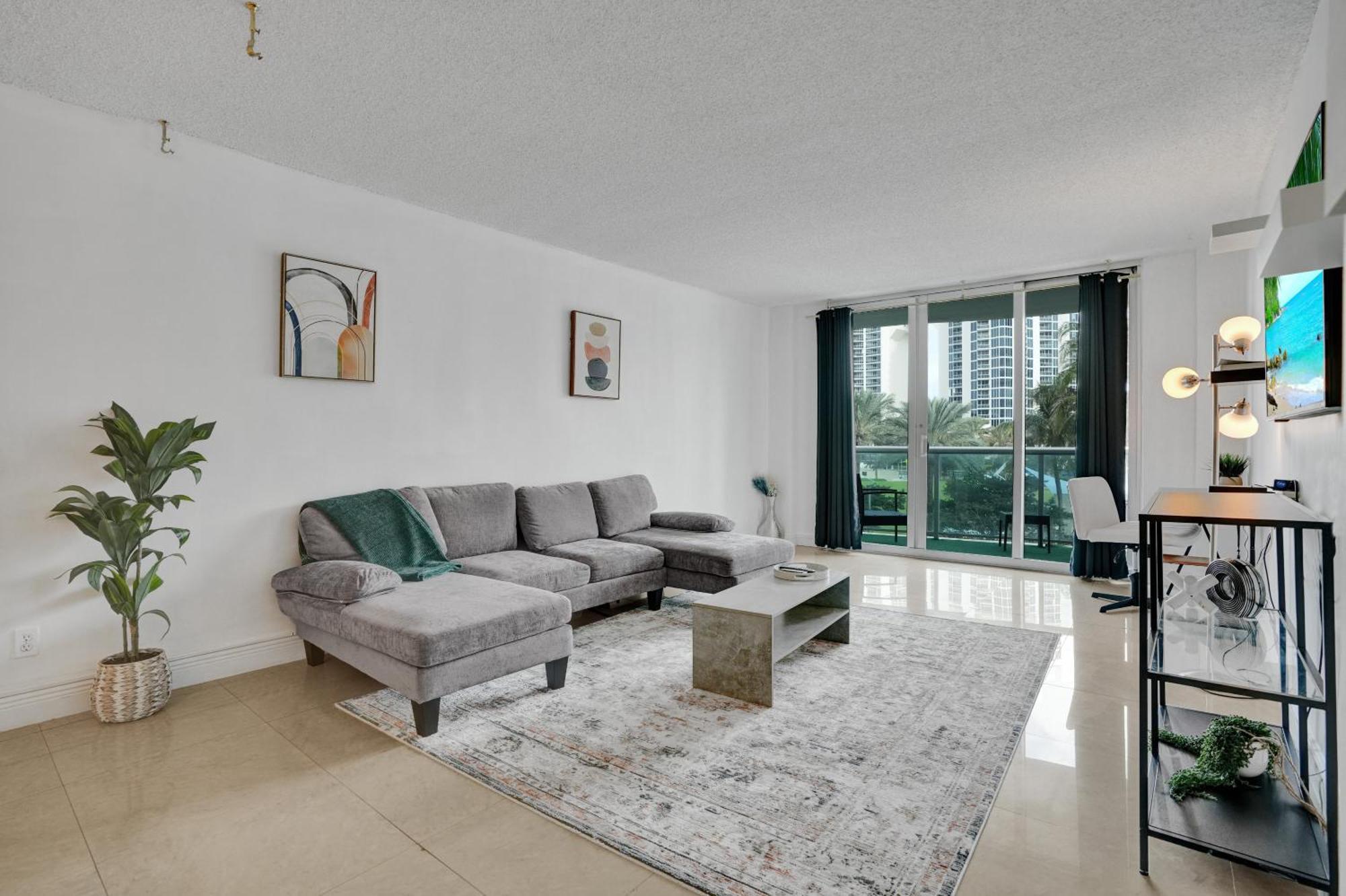 Ocean Reserve Luxury Condos Across From Sunny Isles Beach Miami Beach Extérieur photo