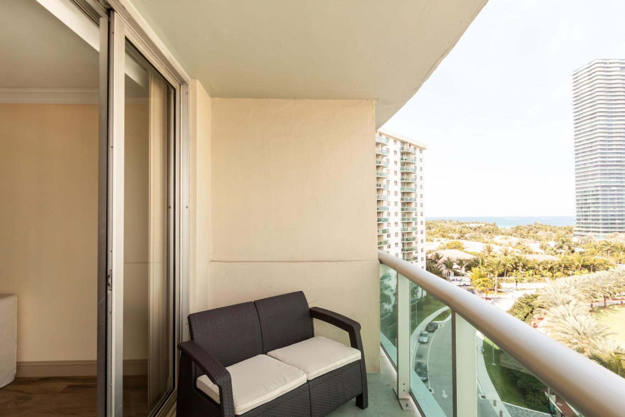 Ocean Reserve Luxury Condos Across From Sunny Isles Beach Miami Beach Chambre photo