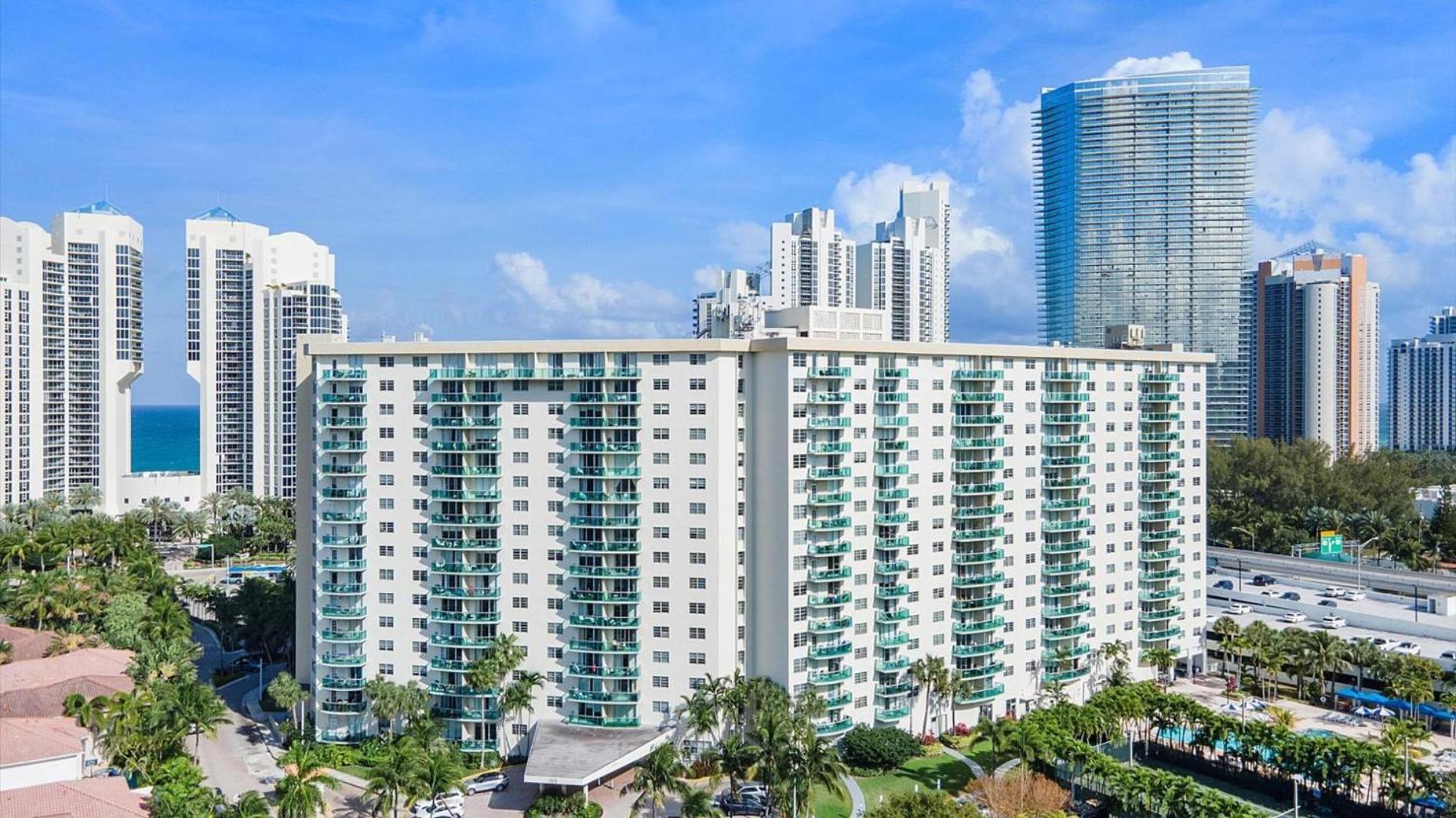 Ocean Reserve Luxury Condos Across From Sunny Isles Beach Miami Beach Extérieur photo