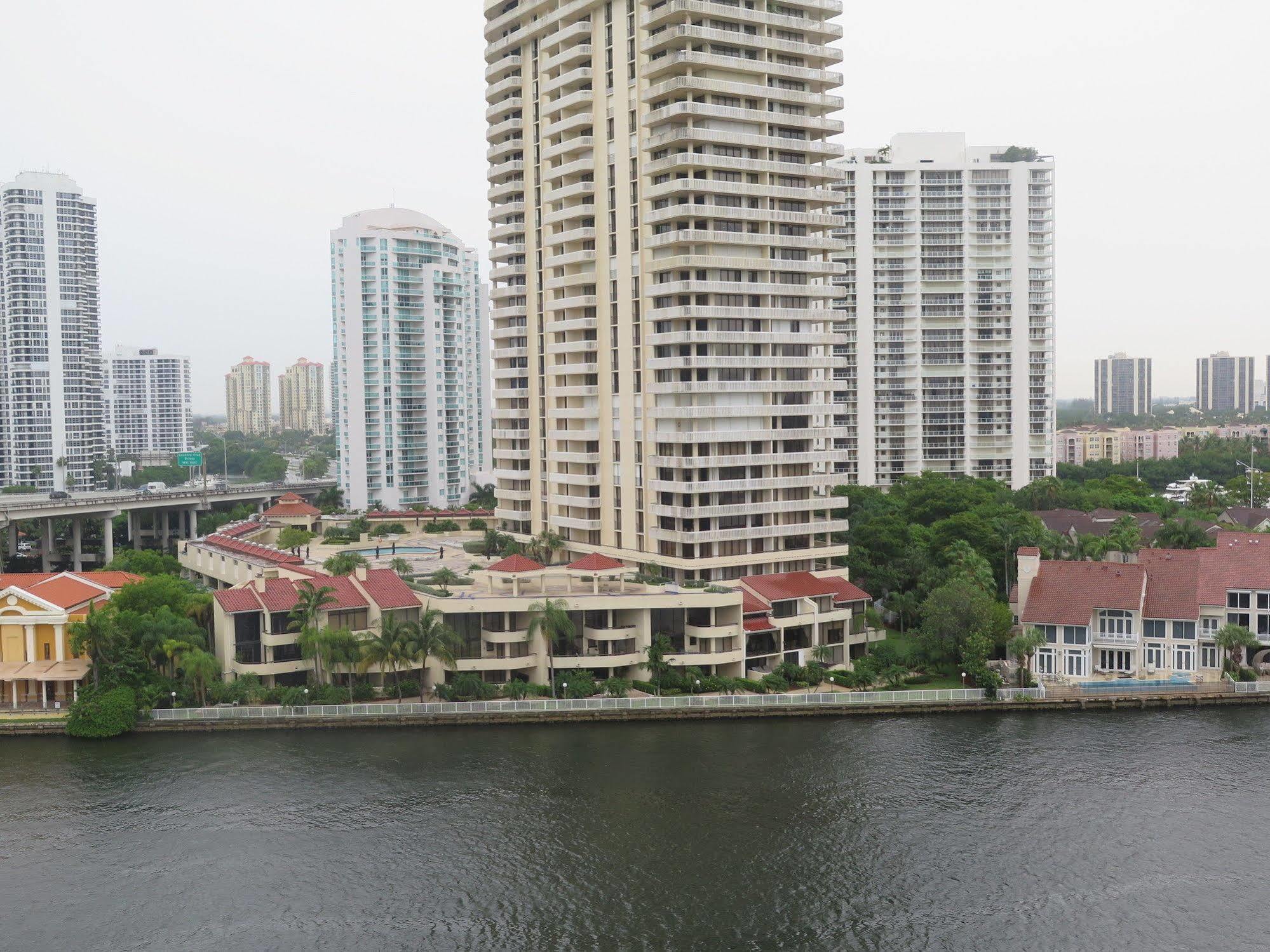 Ocean Reserve Luxury Condos Across From Sunny Isles Beach Miami Beach Extérieur photo
